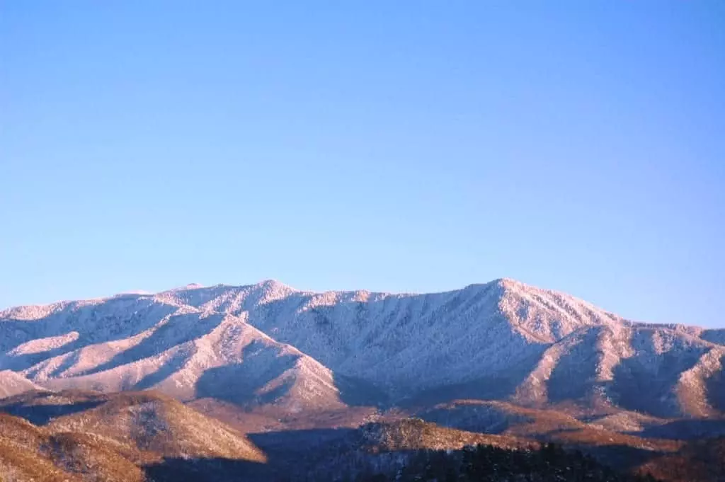 sun on the snowy mountains