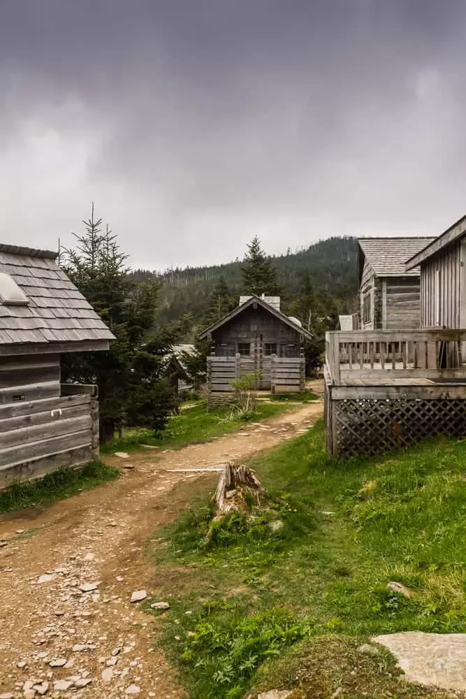 Leconte Lodge walking trail