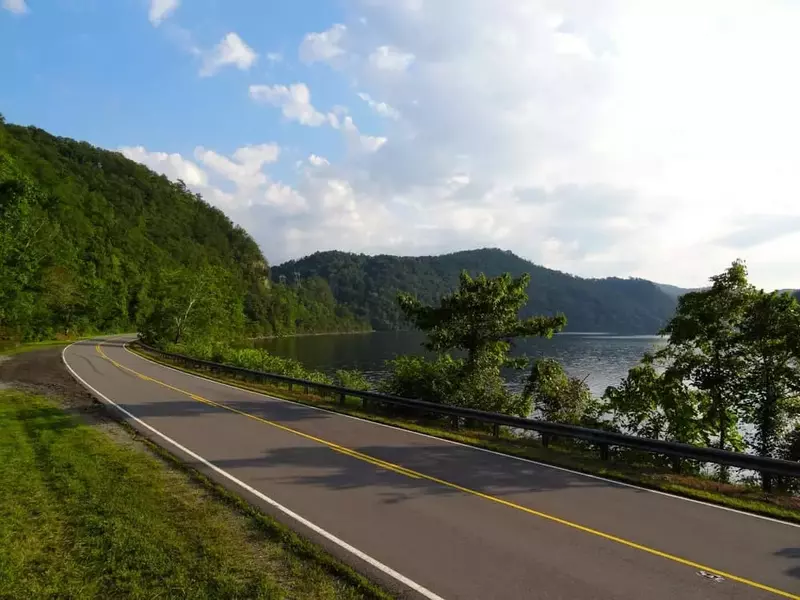 tail of the dragon scenic route