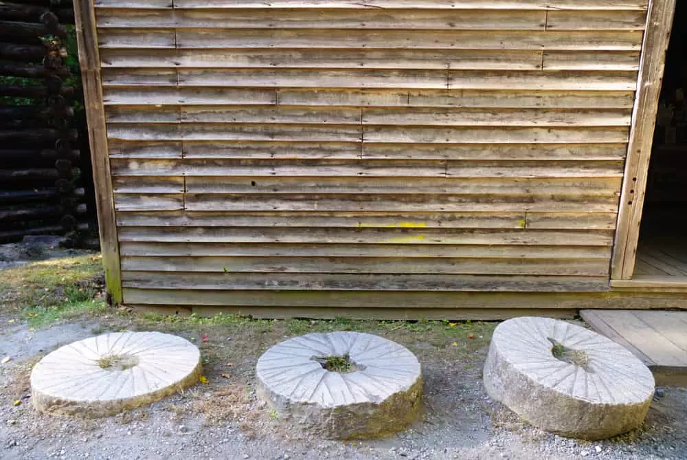 millstones at Mingus Mill